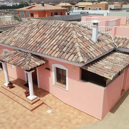 Villa Bella Lucia 1. Piscina Climatizada, Wifi, Bbq. Corralejo